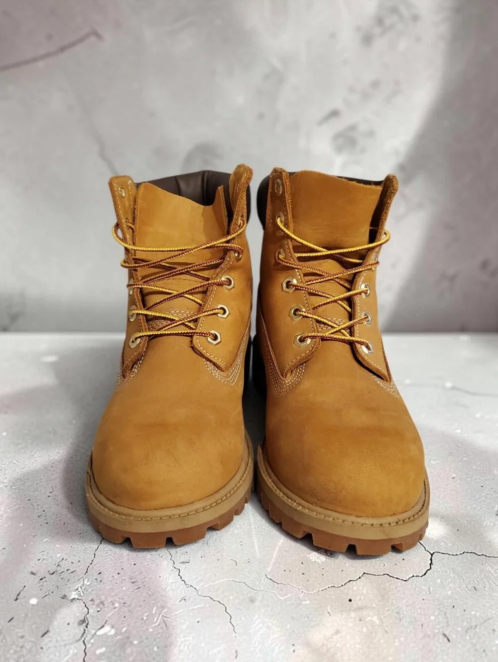 Men's Size 6 Timberland Boots in Wheat